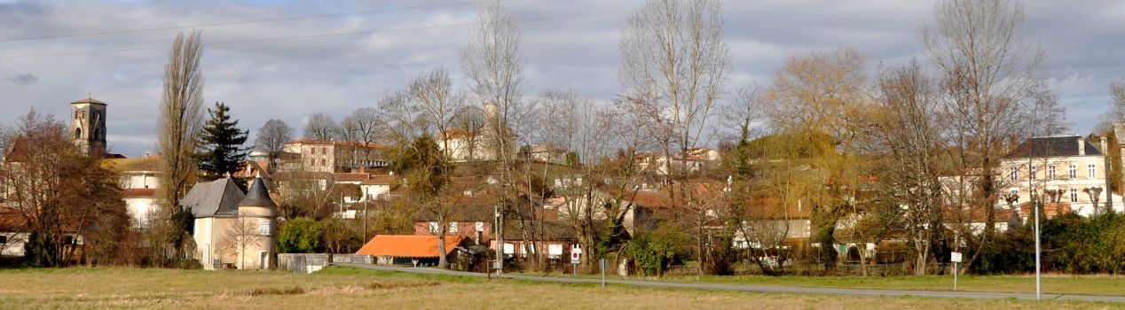 le bourg de blanzac depuis les coteaux